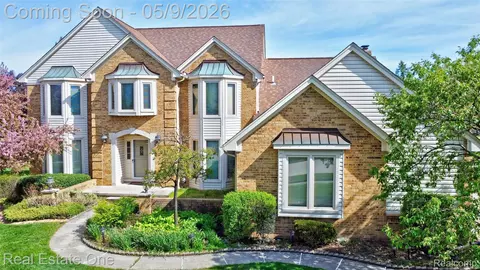 1688 Carpenter Dr, Troy, MI 48098