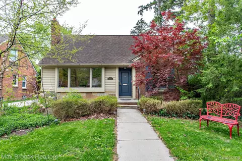 12769 Lasalle Ln, Huntington Woods, MI 48070