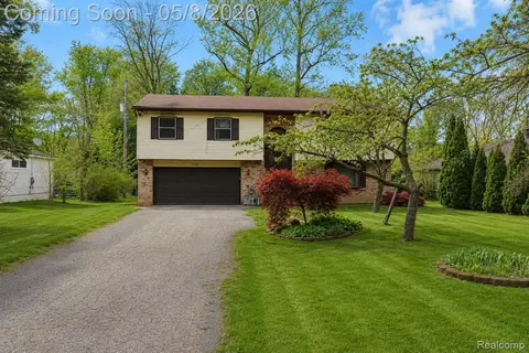 21428 Lundy Dr, Farmington Hills, MI 48336