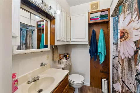 Bath - 11472 E Lippincott Blvd, Davison, MI 48423 photo 1 of 4