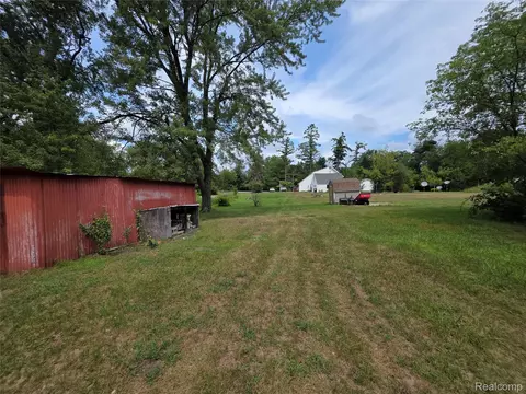 Exterior - 11472 E Lippincott Blvd, Davison, MI 48423 photo 11 of 11