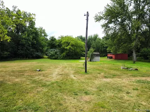 Exterior - 11472 E Lippincott Blvd, Davison, MI 48423 photo 10 of 11