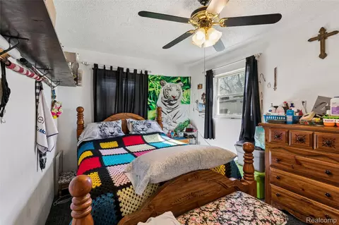 Bedroom - 11472 E Lippincott Blvd, Davison, MI 48423 photo 1 of 7