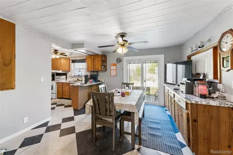 Dining - 11472 E Lippincott Blvd, Davison, MI 48423 photo 1 of 2