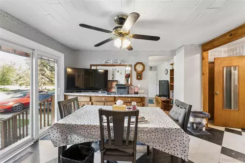 Dining - 11472 E Lippincott Blvd, Davison, MI 48423 photo 2 of 2