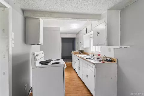 Entry Way - 11472 E Lippincott Blvd, Davison, MI 48423 photo 1 of 1