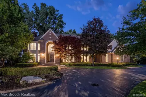 398 Shrewsbury Dr, Orion, MI 48348