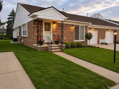 303 Doremus Ln, Saint Clair Shores, MI 48080