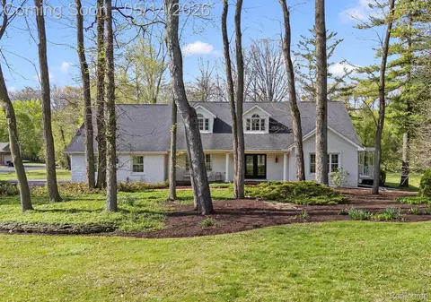 7035 Ten Hill Rd, West Bloomfield, MI 48322