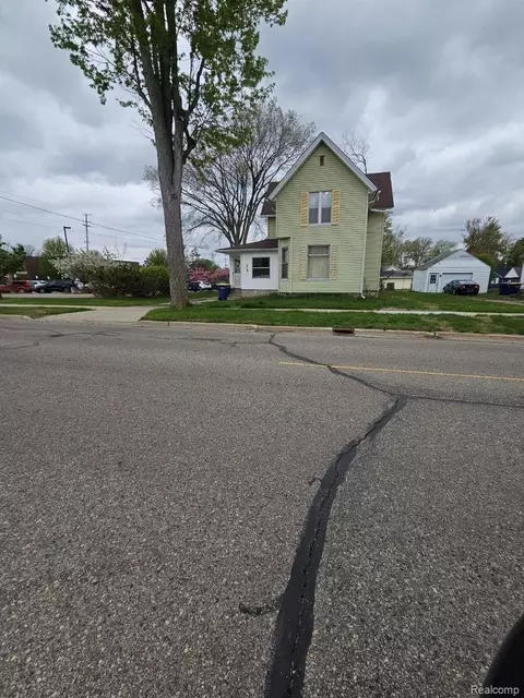 209 E Corunna Ave, Corunna, MI 48817