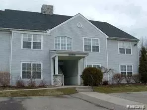 12342 Saint Andrews Way #75, Fenton, MI 48430