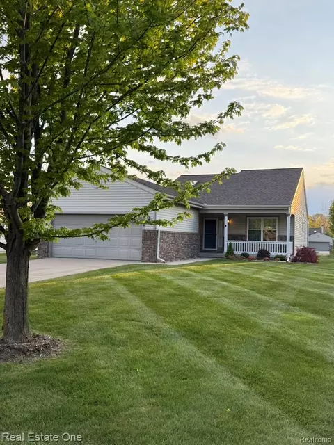 12276 Pagels Dr, Grand Blanc, MI 48439