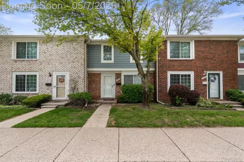 24525 Seaton Circuit E #17, Warren, MI 48091