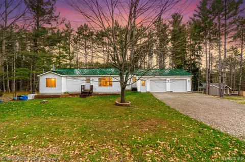 228 Clearview Dr, Lyon, MI 48653