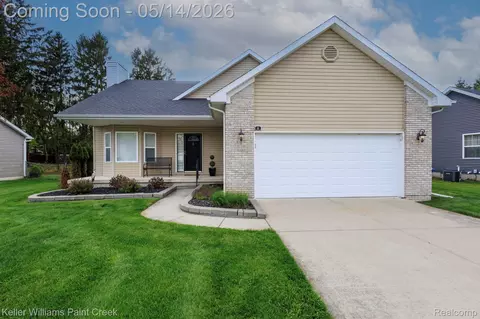 49 Melvin J Ct, Oxford, MI 48371