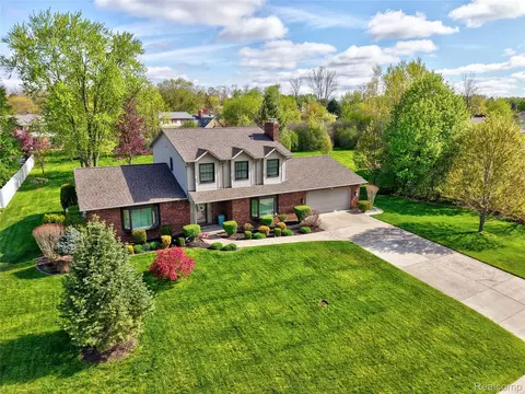 6338 Covered Wagons Trl, Flint, MI 48532