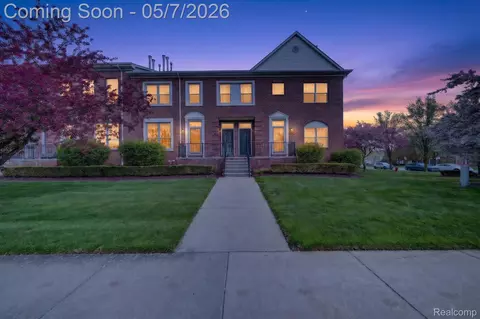 43027 Strand Dr, Sterling Heights, MI 48313