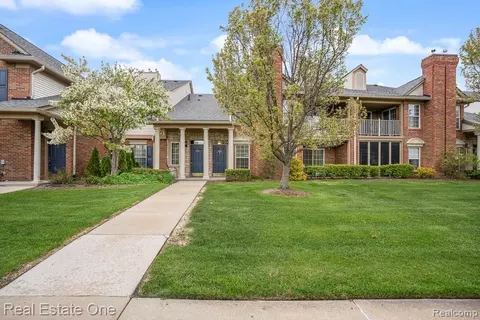 3544 Oakmonte Blvd, Oakland, MI 48306