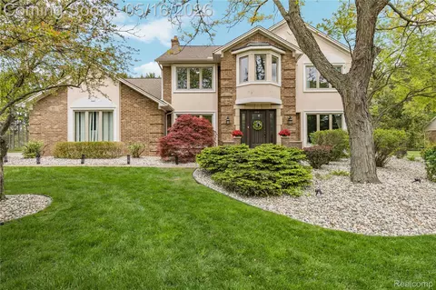 22208 Worcester Dr, Novi, MI 48374