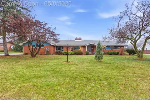 3150 Middlebury Ln, Bloomfield Hills, MI 48301