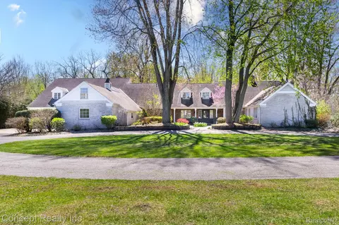 3215 Edgevale Dr, Bedford, MI 48144