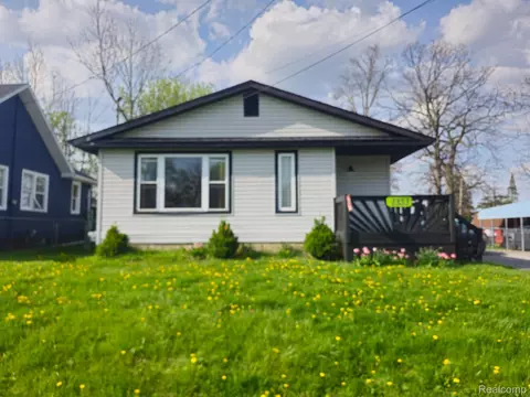 1353 E Decamp St, Burton, MI 48529