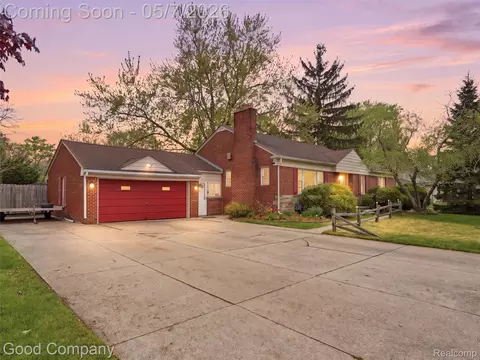 19706 Old Homestead Dr, Harper Woods, MI 48225