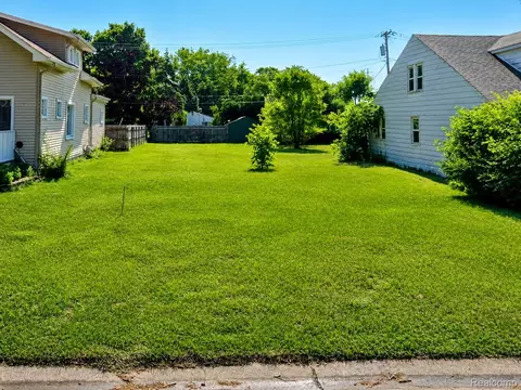 20800 Rensselaer St, Farmington Hills, MI 48336