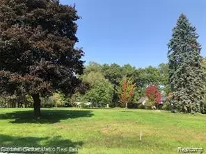 3868 Lincoln Rd, Bloomfield, MI 48301