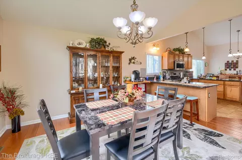 Dining - 10047 Fox Run Dr, Davison, MI 48423 photo 3 of 4