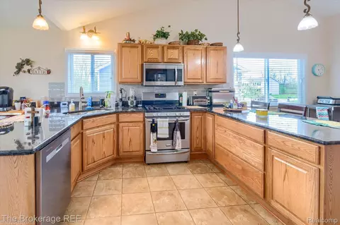 Kitchen - 10047 Fox Run Dr, Davison, MI 48423 photo 1 of 4