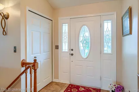 Entry Way - 10047 Fox Run Dr, Davison, MI 48423 photo 5 of 5