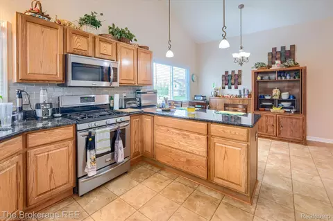 Kitchen - 10047 Fox Run Dr, Davison, MI 48423 photo 2 of 4