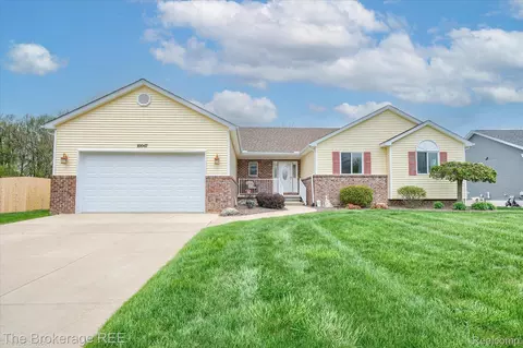 10047 Fox Run Dr, Davison, MI 48423