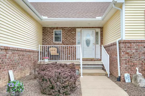 Exterior - 10047 Fox Run Dr, Davison, MI 48423 photo 8 of 8