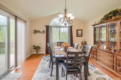 Dining - 10047 Fox Run Dr, Davison, MI 48423 photo 2 of 4
