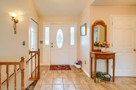 Entry Way - 10047 Fox Run Dr, Davison, MI 48423 photo 2 of 5