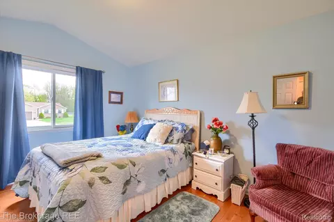 Bedroom - 10047 Fox Run Dr, Davison, MI 48423 photo 1 of 9