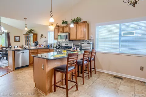 Kitchen - 10047 Fox Run Dr, Davison, MI 48423 photo 4 of 4