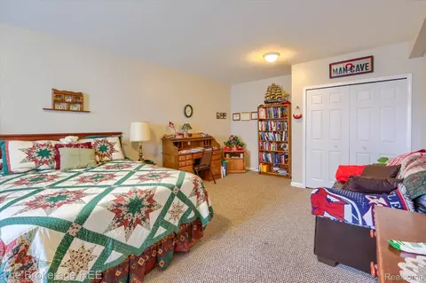 Bedroom - 10047 Fox Run Dr, Davison, MI 48423 photo 7 of 9