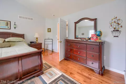 Bedroom - 10047 Fox Run Dr, Davison, MI 48423 photo 6 of 9