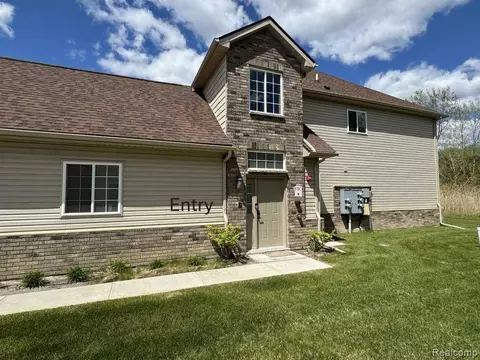 16625 Savor Ln, Clinton Township, MI 48035