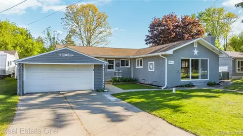 1825 Luneta, Commerce, MI 48382