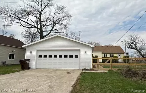 7109 Iroquois St, Erie, MI 48133