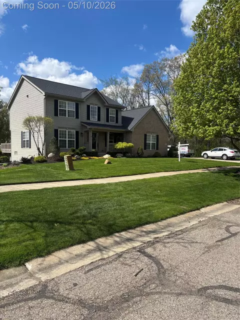 9109 Ambergrove Dr, Howell, MI 48843