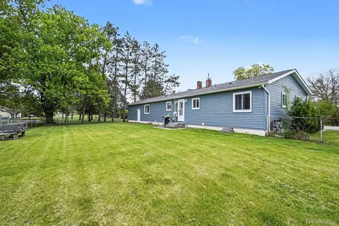 Exterior - 4987 E M 36, Hamburg, MI 48169 photo 2 of 3