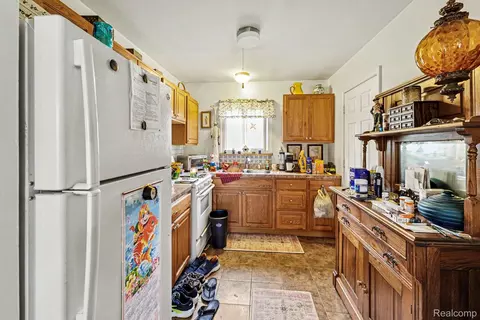 Kitchen - 4987 E M 36, Hamburg, MI 48169 photo 1 of 2