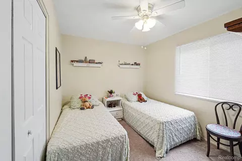 Bedroom - 4987 E M 36, Hamburg, MI 48169 photo 4 of 7