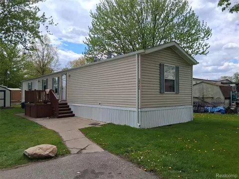 29780 Flushing Ct, New Baltimore, MI 48051