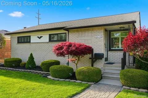 31710 Maplewood St, Garden City, MI 48135